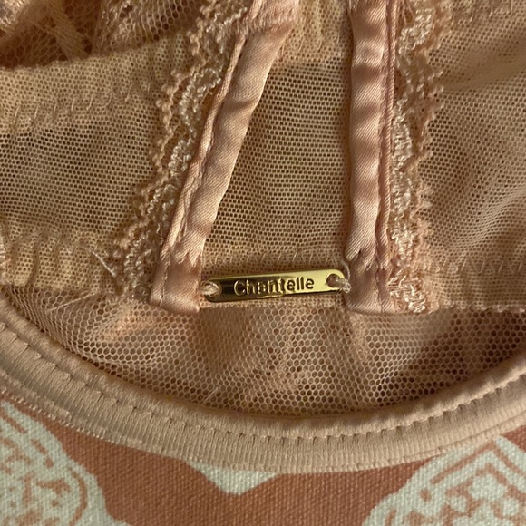 Chantelle pink peachy lace underwire bra size 32 D like new - Picture 6 of 9